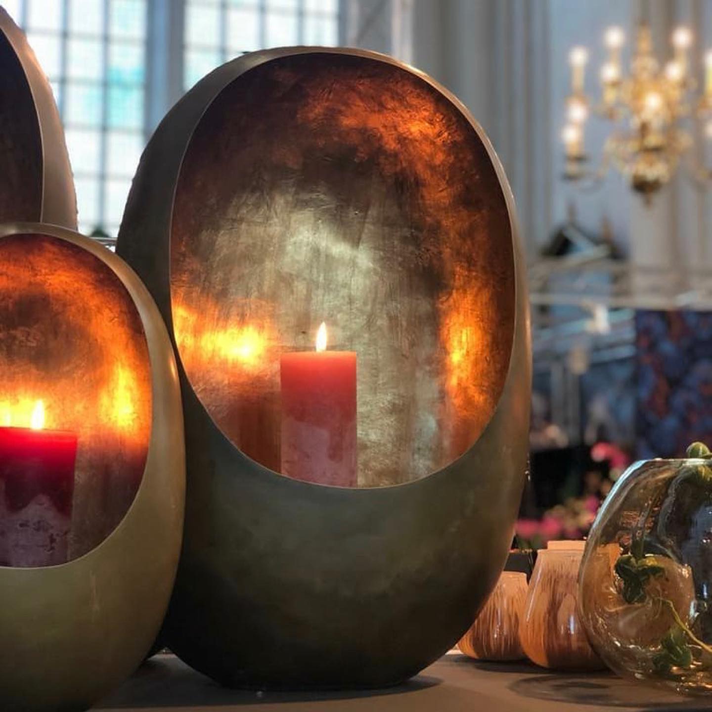 Standing egg with gold leafing inside