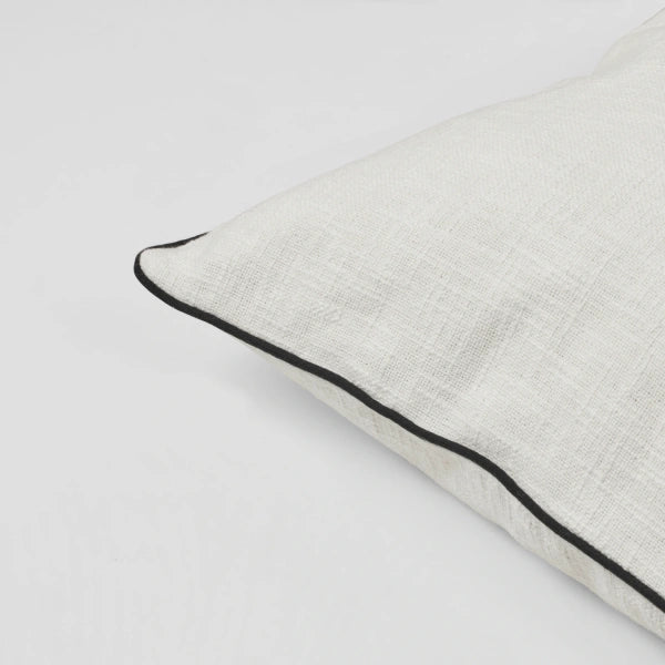 Maja Cushion Cover – katoen – met zwarte bies – 50 x 50 cm