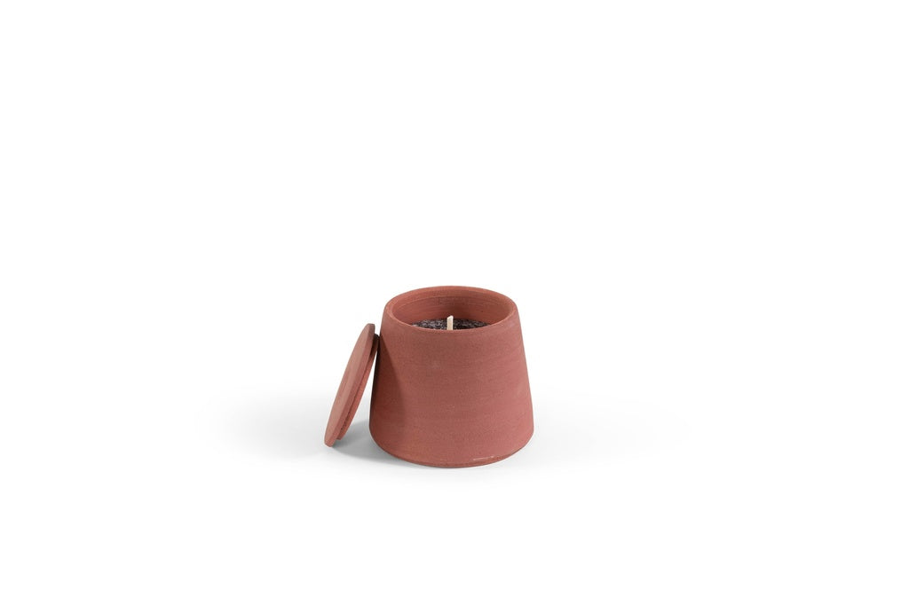 Rode buitenkaars van Icci by Dekocandle – lavendelgeur