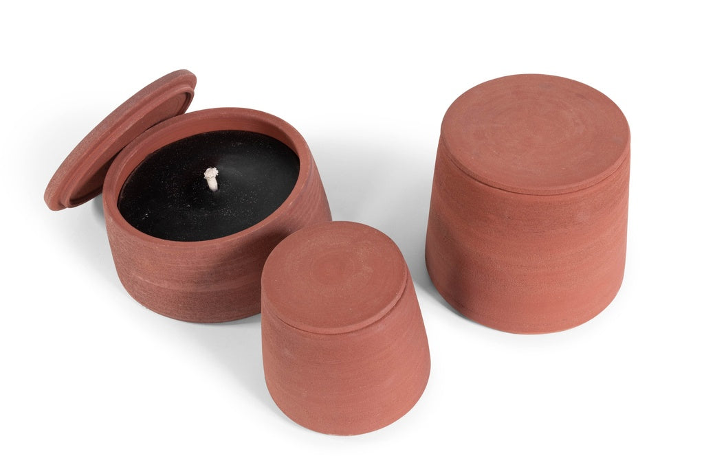 Rode buitenkaars van Icci by Dekocandle – lavendelgeur