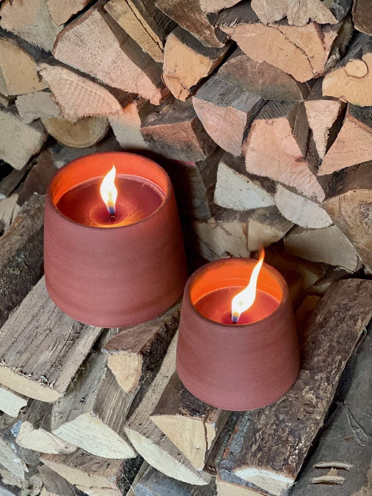Rode buitenkaars van Icci by Dekocandle – lavendelgeur