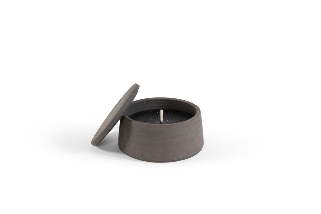 Antraciet buitenkaars van Icci by Dekocandle – lavendelgeur