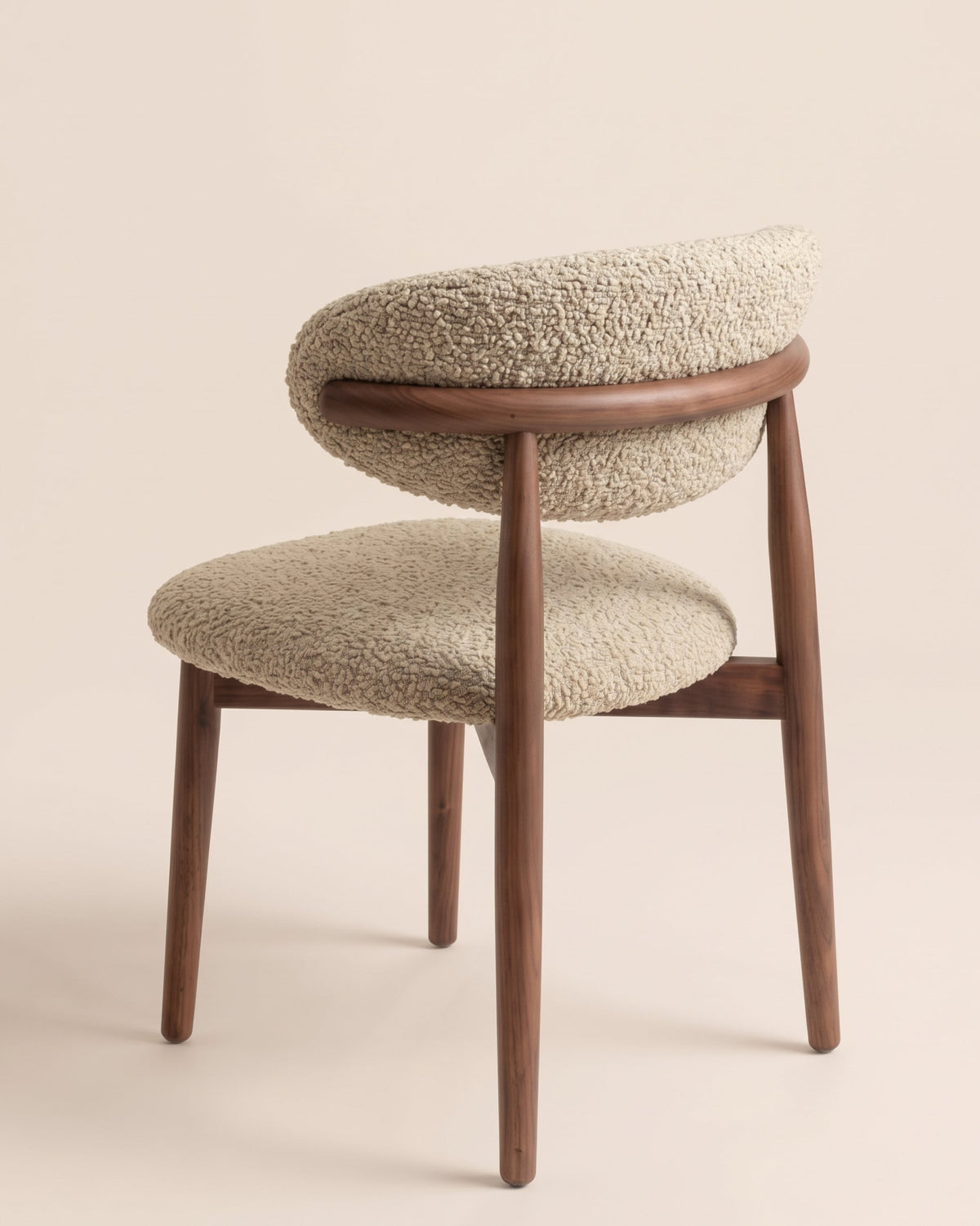 Gestoffeerde eetkamerstoel walnoot beige bouclé