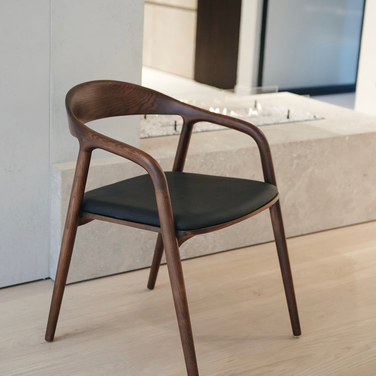 Houten eetkamerstoel met vegan leder zitting