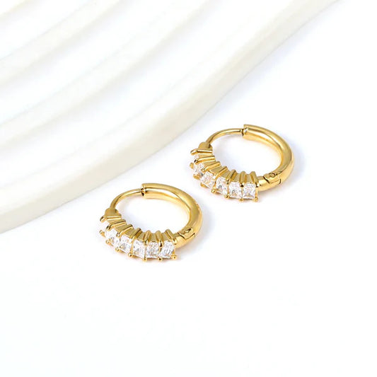 Oorbellen Phoebe huggie hoops met zirkonia – Geroom Party Edition